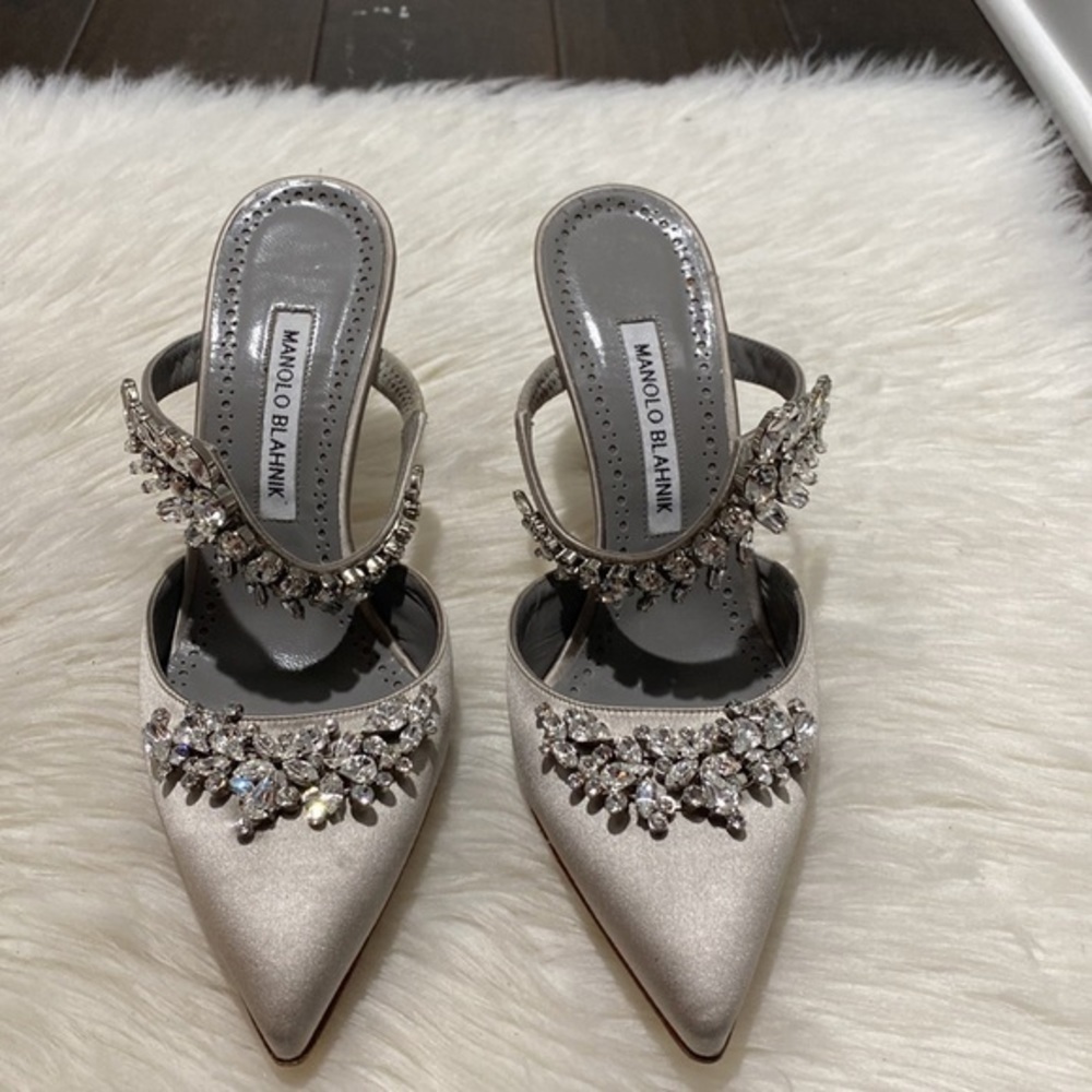 New Manolo Blahnik Lurum grey satin crystal embellished mules size 39EU - Picture 15 of 15